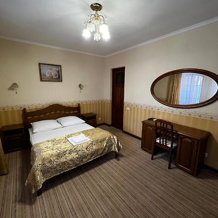 Zolotoy Fazan Hotell Mykolajiv Eksteriør bilde